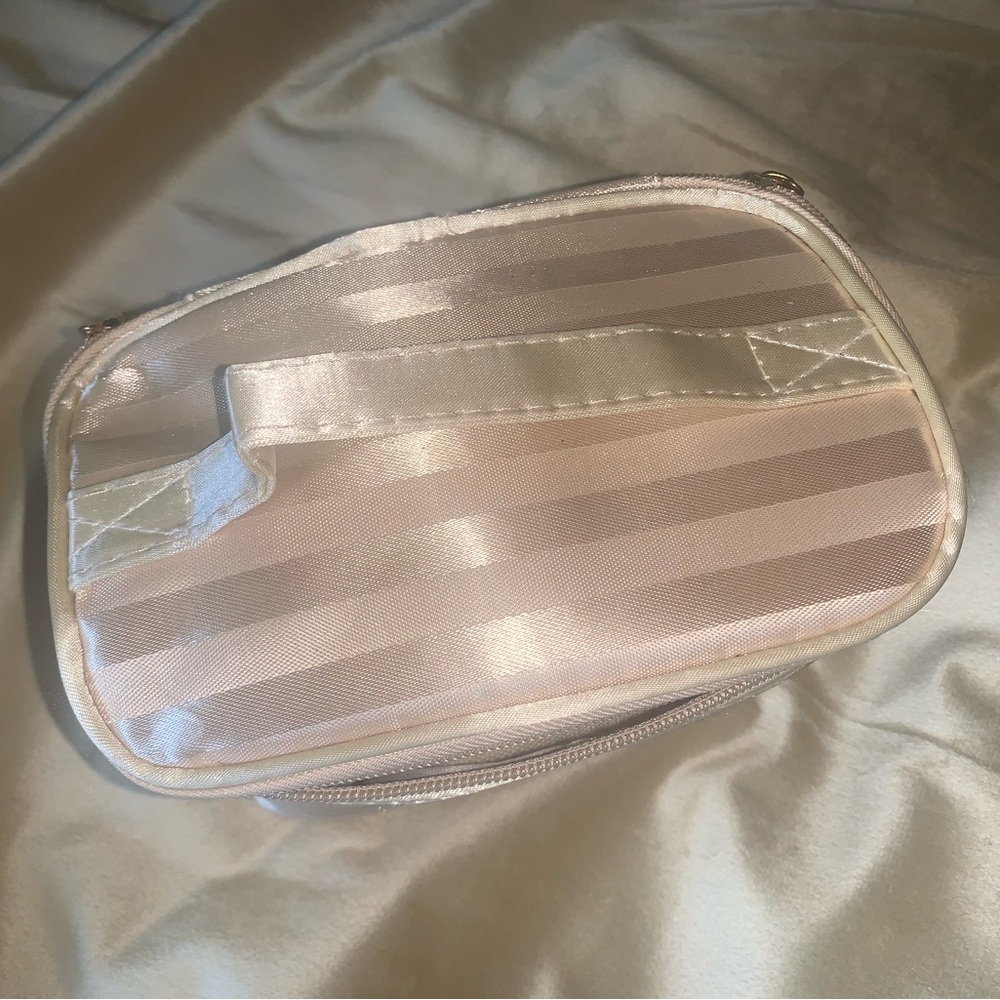 Cosmetic bag - Picture 2 of 4